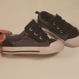 Boys size 6 canvas denim shoes velcro